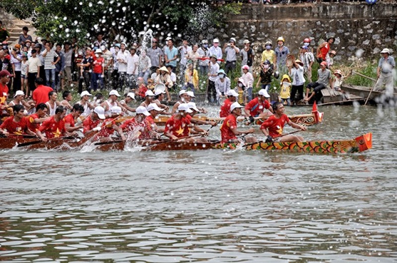 Lễ hội đua thuyền Lệ Thủy