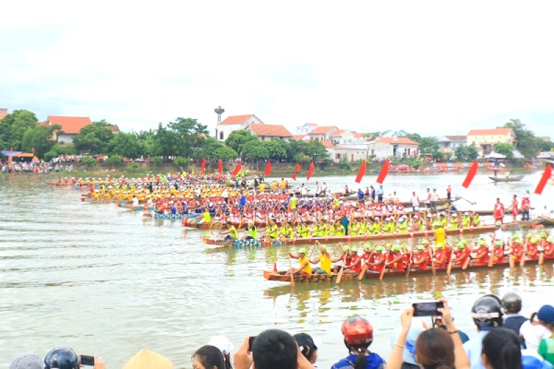 Lễ hội đua thuyền Lệ Thủy