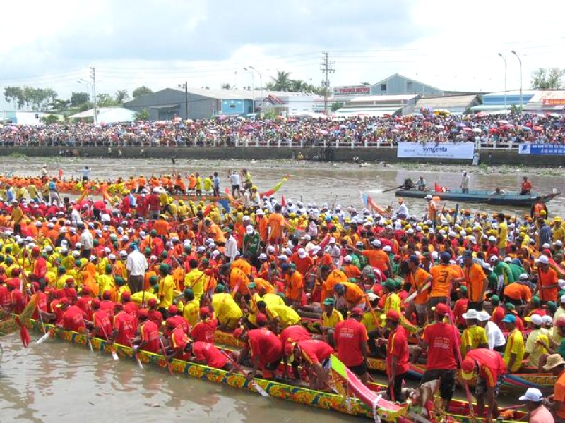 Lễ hội đua thuyền Lệ Thủy