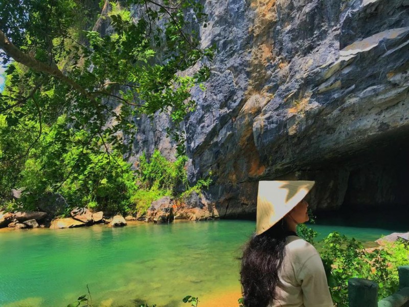 Phong Nha: Hùng vĩ, thơ mộng.