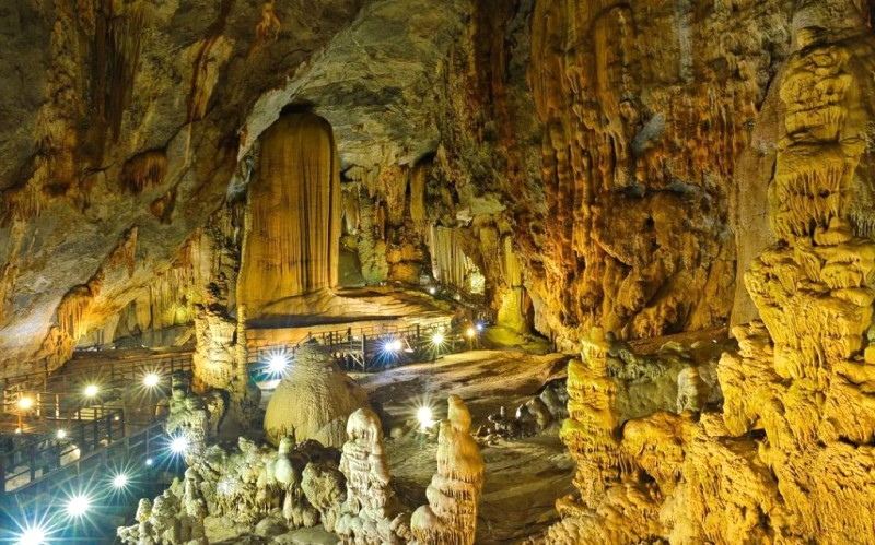 Những nhũ đá hàng ngàn năm tuổi