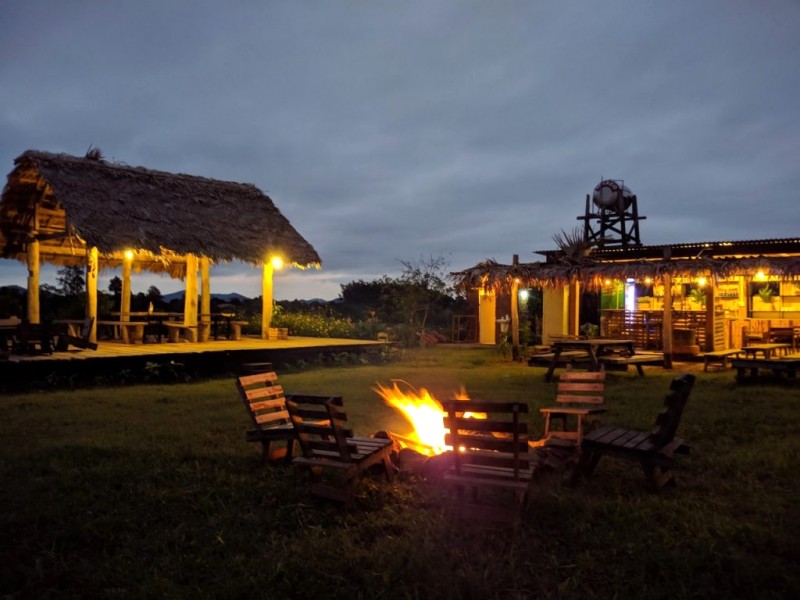 Nhà hàng East Hill - điểm dừng chân lý tưởng khi ăn trưa ở Phong Nha.