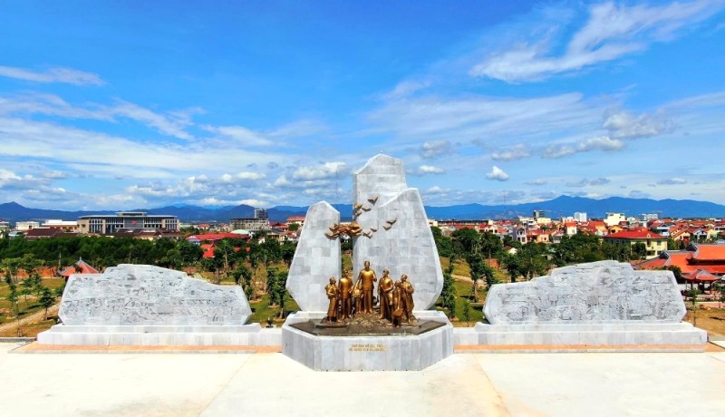 Quảng trường Hồ Chí Minh - điểm hẹn Đồng Hới.