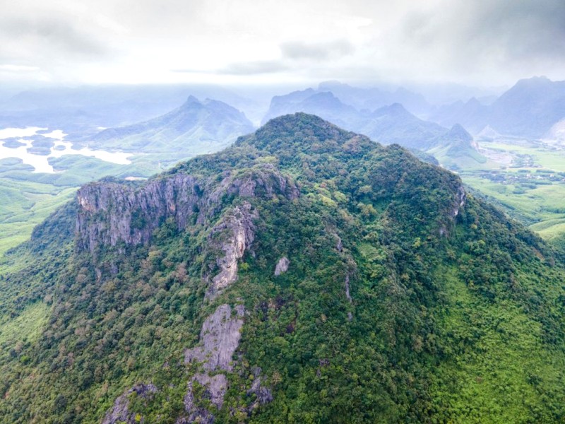 Giá vé tham quan núi Thần Đinh