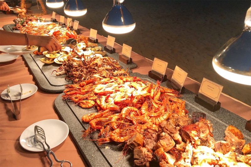 Buffet hải sản sang trọng Vinpearl Quảng Bình