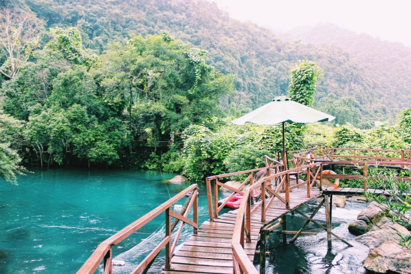 Khám phá suối nước Moọc Quảng Bình