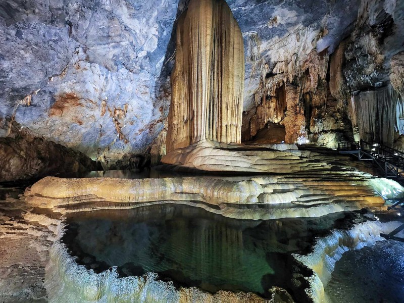 Động Thiên Đường đẹp nhất vào xuân đông.