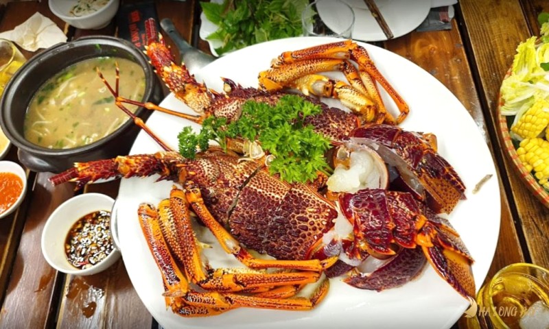 Minh Lưu: Hải sản tươi ngon, bữa tiệc thịnh soạn.