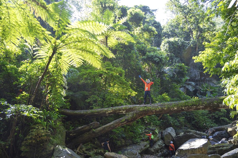 Khám phá Động Châu Khe Nước Trong