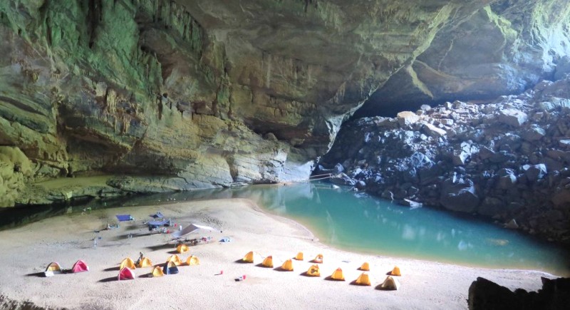 Cắm trại trong Hang Én