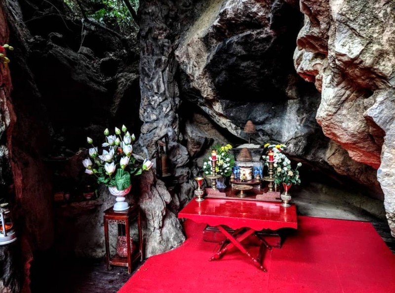 Hang Đá - Nơi Anh Hùng Nghỉ Ngơi