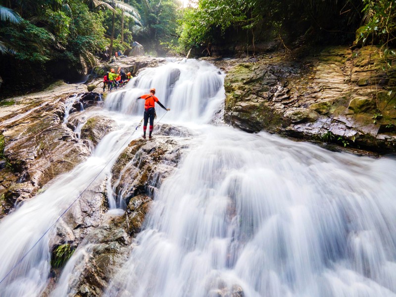 Phiêu lưu thác nước Quảng Bình